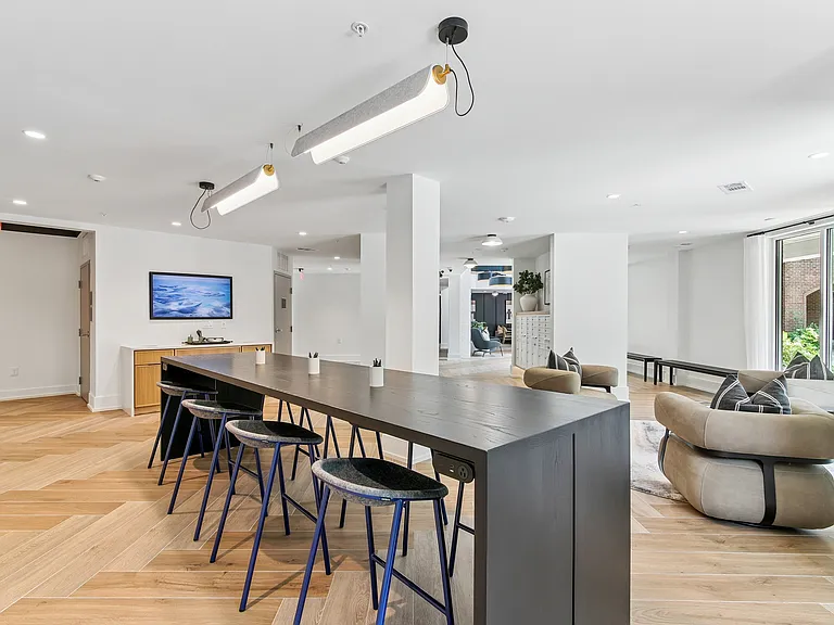 Avana on Main — Photo 10