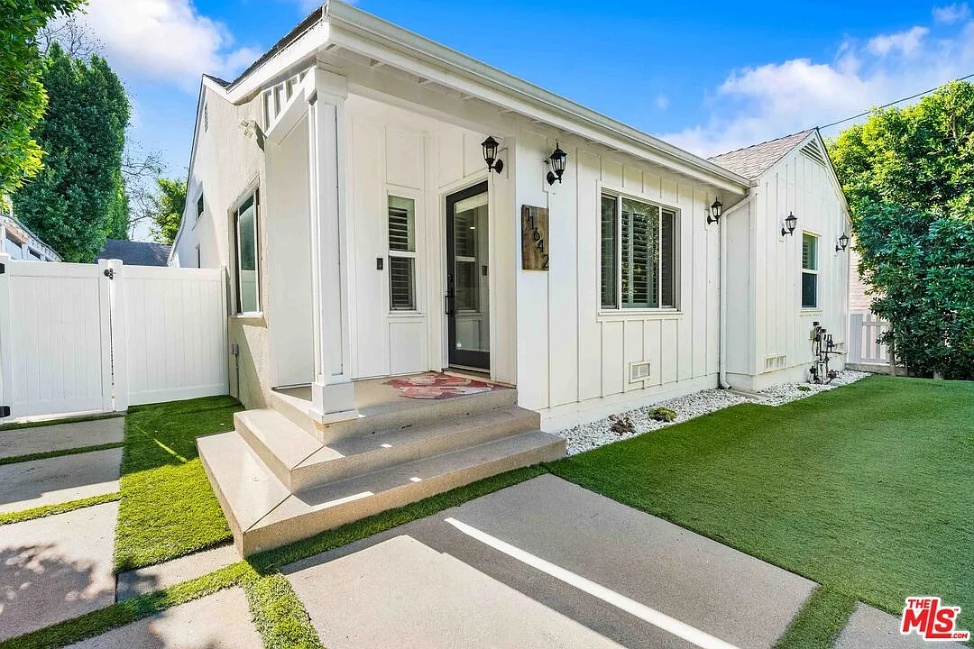 Building Photo - 11642 Acama St