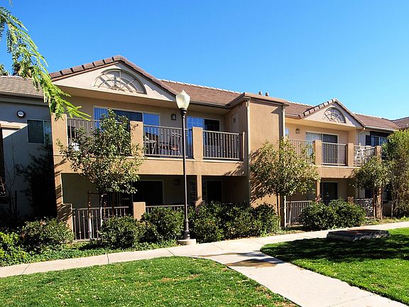 Redlands, CA Cypress Villas exterior