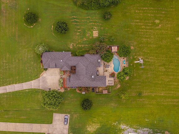 2nd image of 36 Valley Meadows Dr
