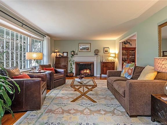 3rd image of 36 Sunset Hill Dr