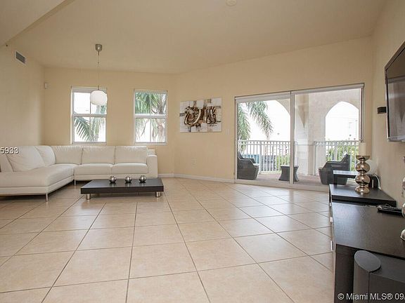 5th image of 11403 NW 89th St APT 214