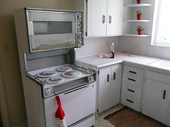 Kitchen Stove/Counter