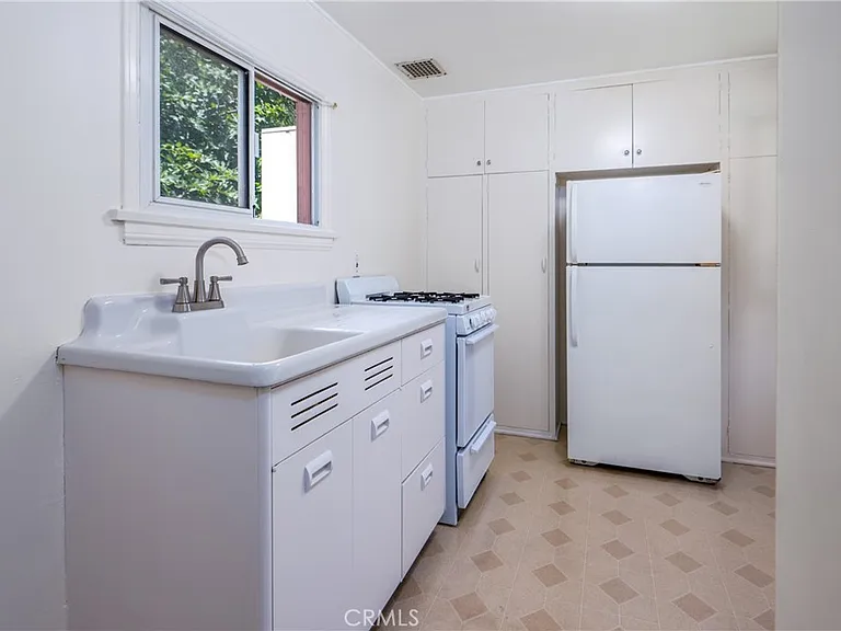 901 N Indian Hill Blvd — Photo 7