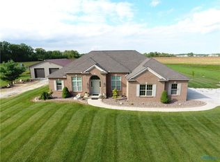 4320 Devils Hole Rd, Pemberville, OH 43450