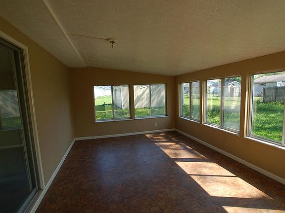 3rd image of 1255 Argyle Dr