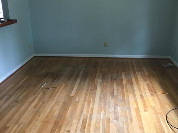 4th image of 704 Payton Dr