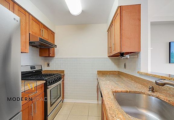 5th image of 40-40 75th St #G4