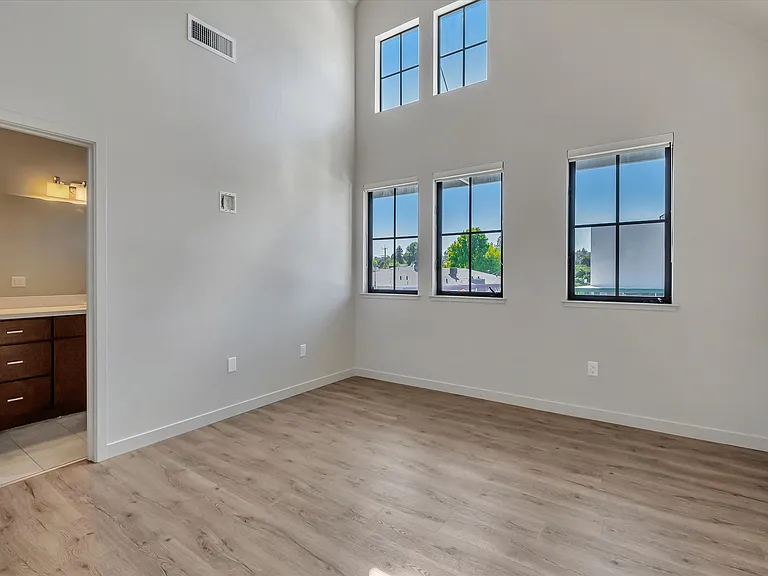 Upscale Westside Living! Spacious 2BD/2BA Above Copal Restaurant — Photo 15