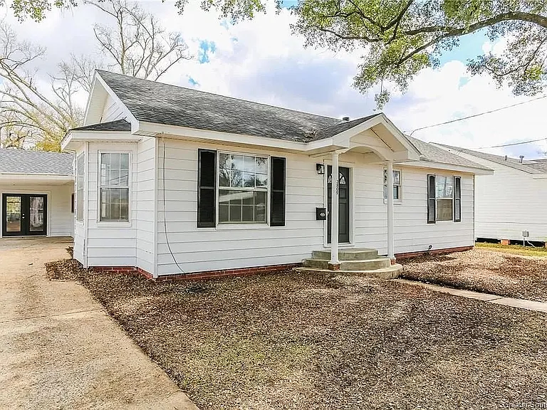 3809 Common St — Photo 2