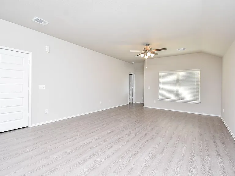 8006 Camphor Ct — Photo 11