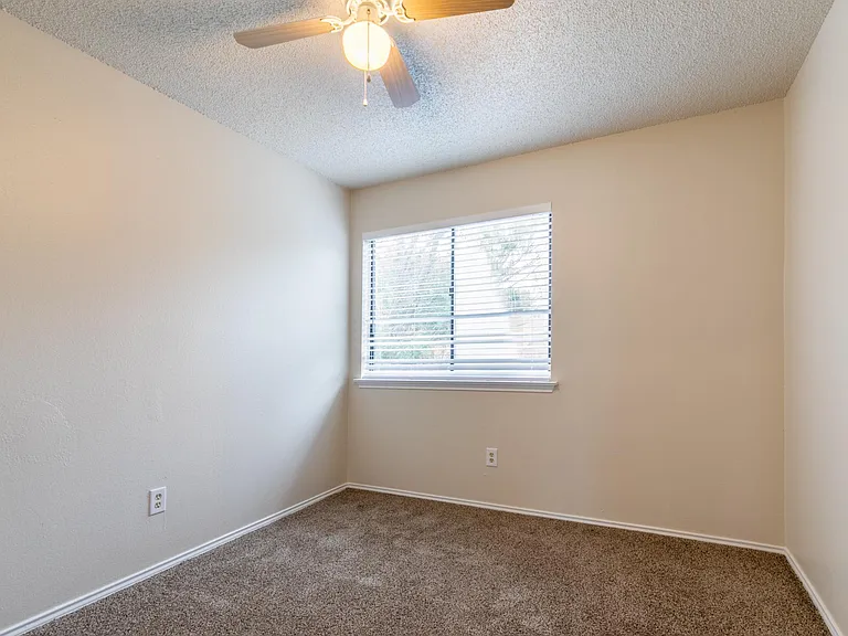 2239 Turf Club Dr — Photo 14