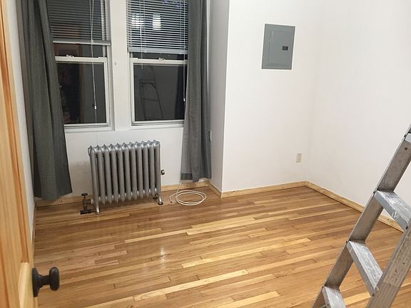 3rd image of 2057 31st St #3A