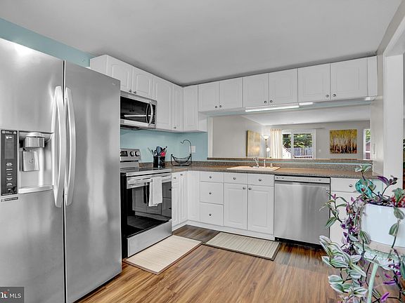 4th image of 1334 Stockett Sq