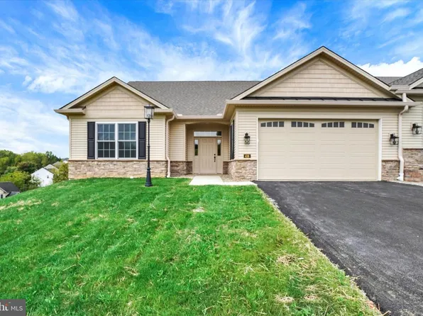 416 Ledge Rock Dr #20, York, PA 17402