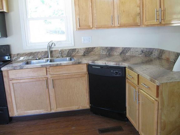 4th image of 332 Nelson Ave