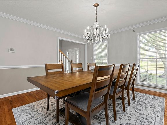 4th image of 105 Village Dr