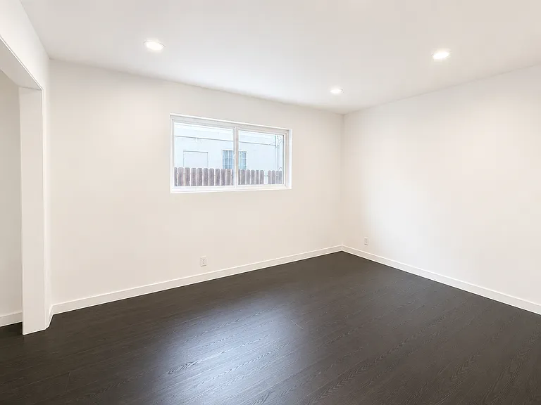 2111 Perry Ave — Photo 9