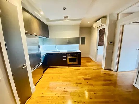 3rd image of 72 Willoughby St #4BA