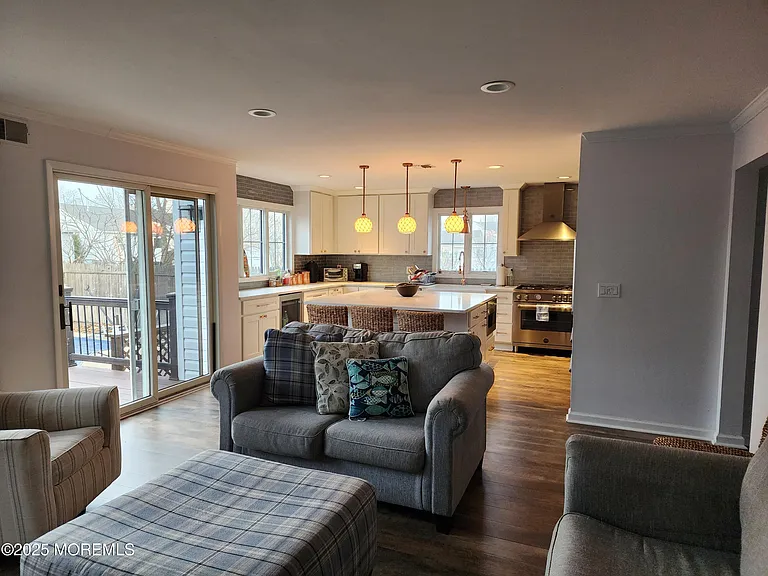 416 Blodgett Ave — Photo 10