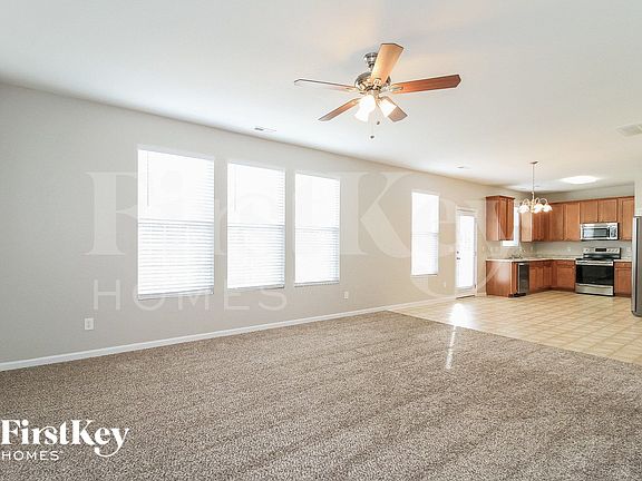 4th image of 3506 Panarama Dr