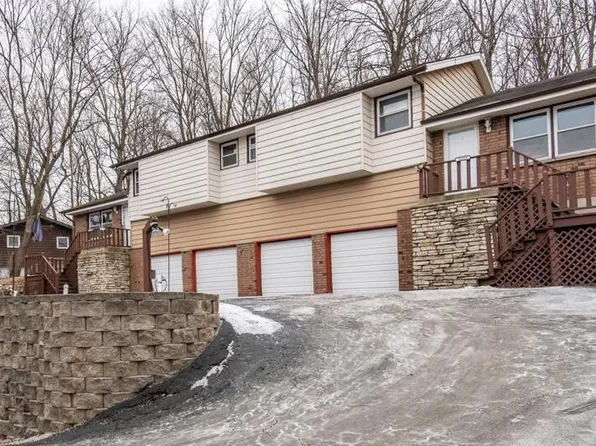 21225 Mary Lynn Dr, Brookfield, WI 53045