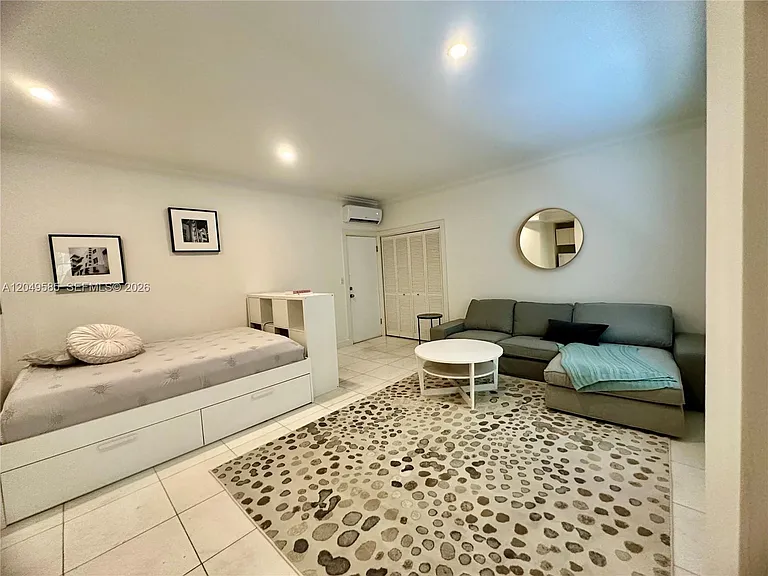 260 Euclid Ave #6 — Photo 6