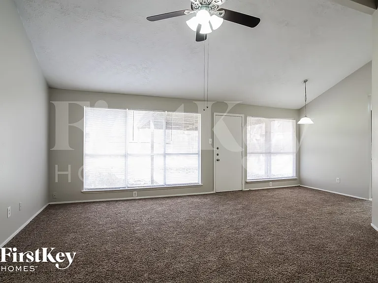 4118 Pinebridge Ln — Photo 3