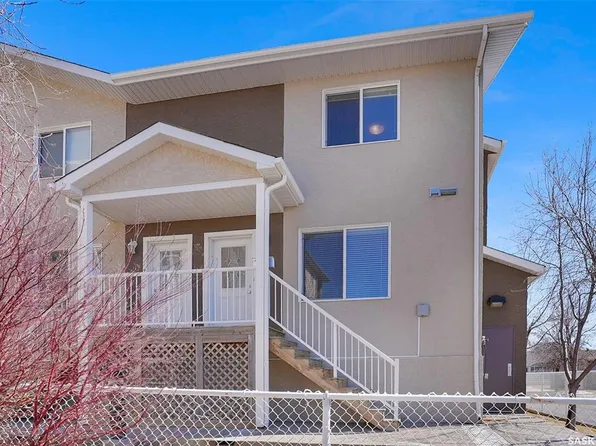 UNIT 8-3225 Woodhams DRIVE E, Regina, SK S4V 3A2
