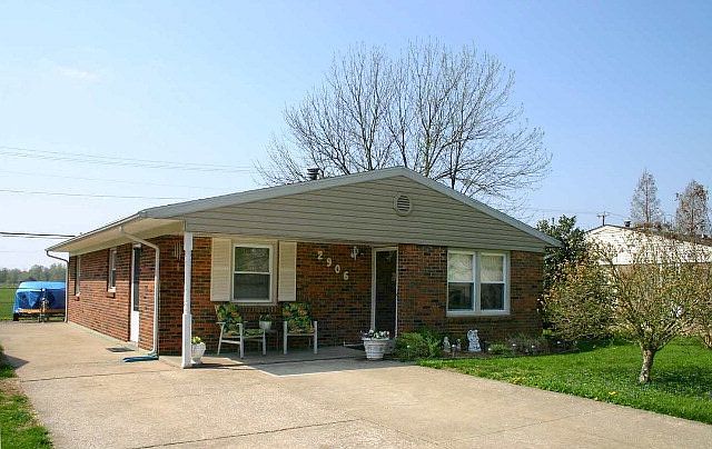 1st image of 2906 E Yellowstone Dr