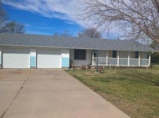 2406 W 59th Ave, Hutchinson, KS 67502