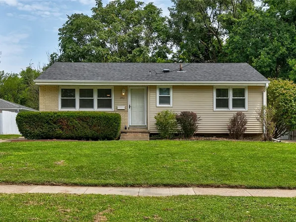 2813 Meadow Ln, West Des Moines, IA 50265