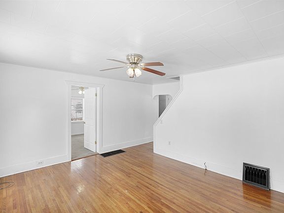 5th image of 267 N East St