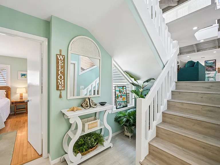 Entry bottom floor