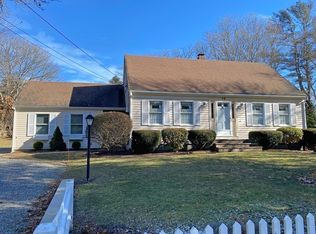 18 Driscoll Ln, Mattapoisett, MA 02739