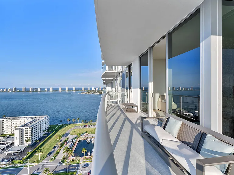 220 Lake Shore Dr #Penthouse 2321 — Photo 3