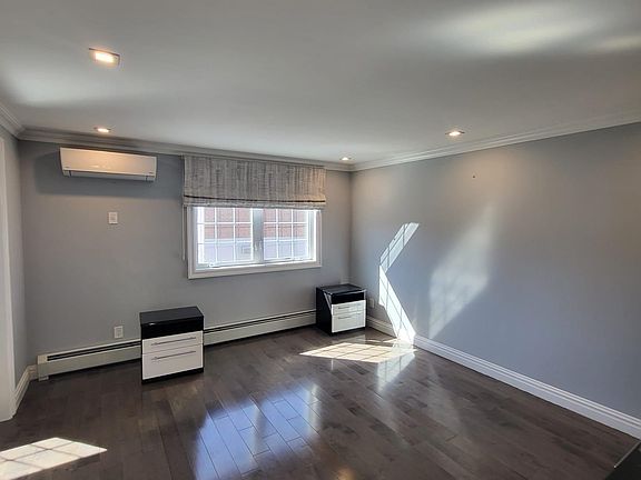 4th image of 3217 Layton Ave