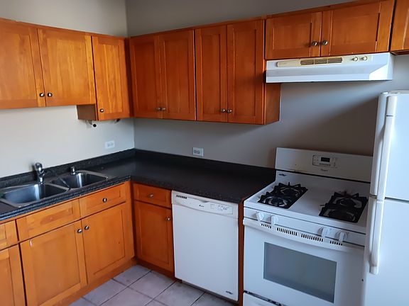 4th image of 827 S Oakley Blvd #1