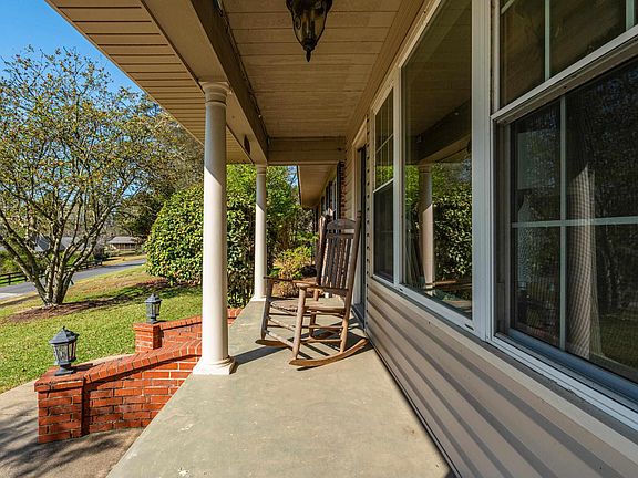 3rd image of 636 Carter Rd