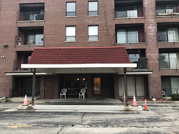 2nd image of 6330 Lincoln Ave Unit 3F