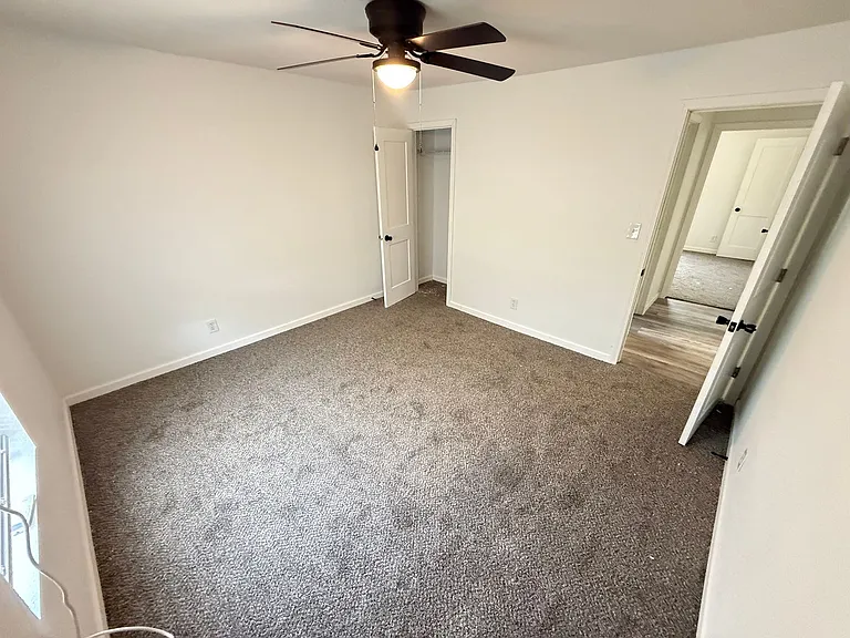2602 W College St — Photo 15