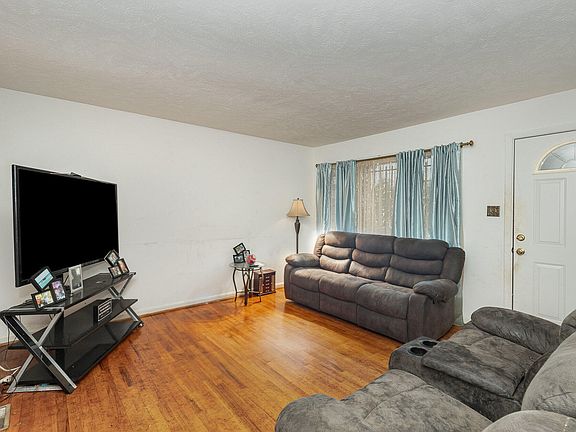 4th image of 836 Lakecrest Dr