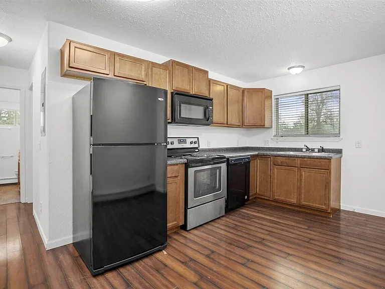 225 19th St SE — Photo 5