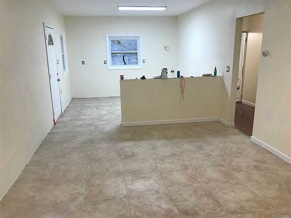5th image of 19 Putnam Ave