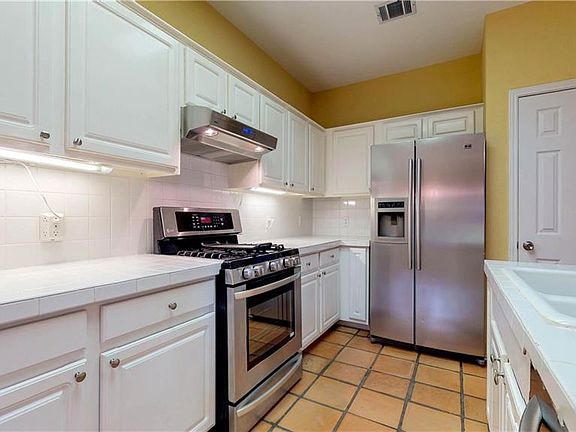3rd image of 2100 Lobelia Dr