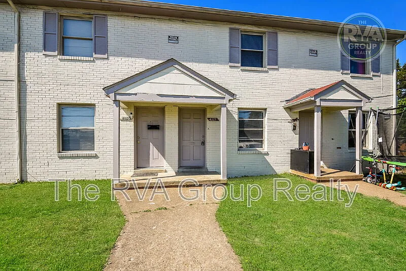 2 bed, 1.0 bath, 1000 sqft, $1,045 — Photo 1