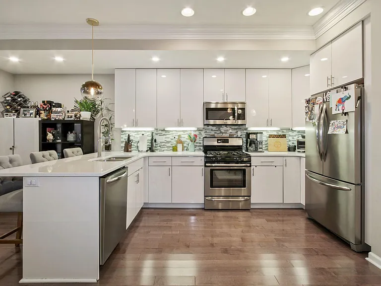 1337 N Howard St — Photo 47