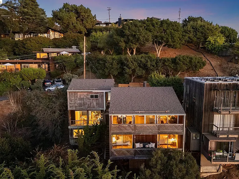 540 Dwight Pl — Photo 17