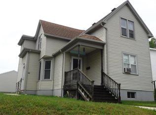 834 N 5th St, Manitowoc, WI 54220