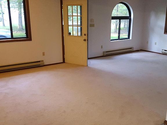 3rd image of 205 Swartsburo Dr